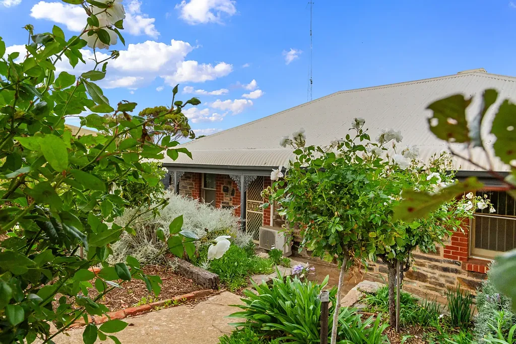 Burra 3房  Charming 1910s Cottage with Modern Comforts in the Heart of Burra