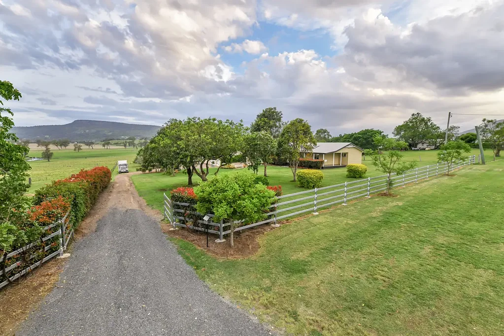 Fassifern Country Charm with Privacy and Views
