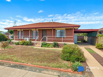 Rochester 2Moenga Affordable Unit in Perfect Location!