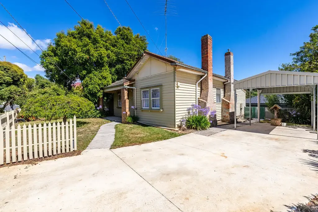 Ballarat East 3房  Central Location with Character and Charm