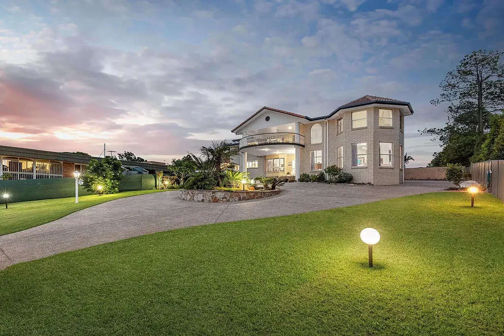 Aspley 5غرفة نوم Grandiose 2 Storey Home Beautifully Positioned with Exquisite Views!