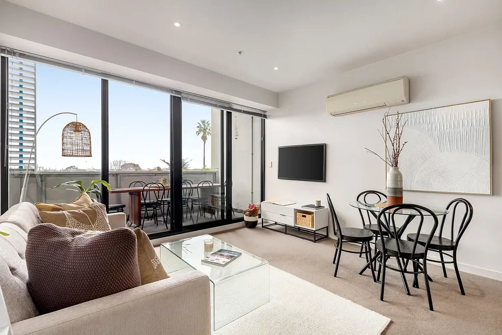 Elsternwick 2 Bedroom Convenience and lifestyle