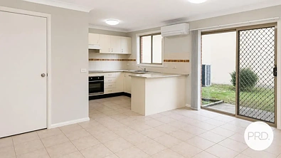 2/4 Myall Road, Casula, NSW 2170, 3房, 2浴, Townhouse