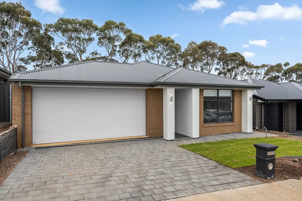 Modern Family Home in Mount Barker with 4 Bedrooms