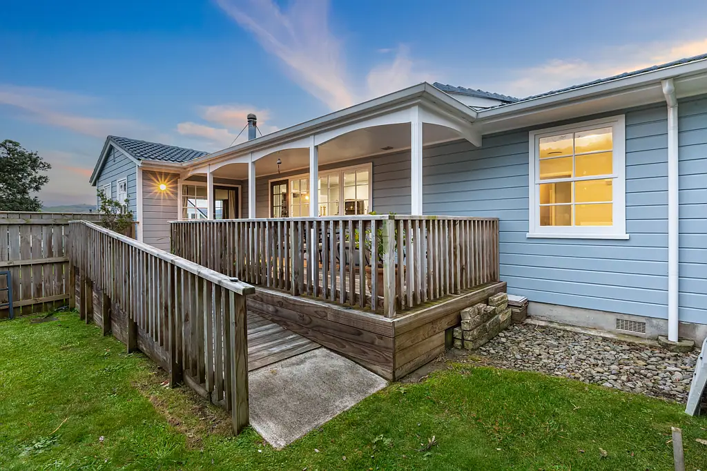 7 Luff Place, Whitby, Porirua, Wellington