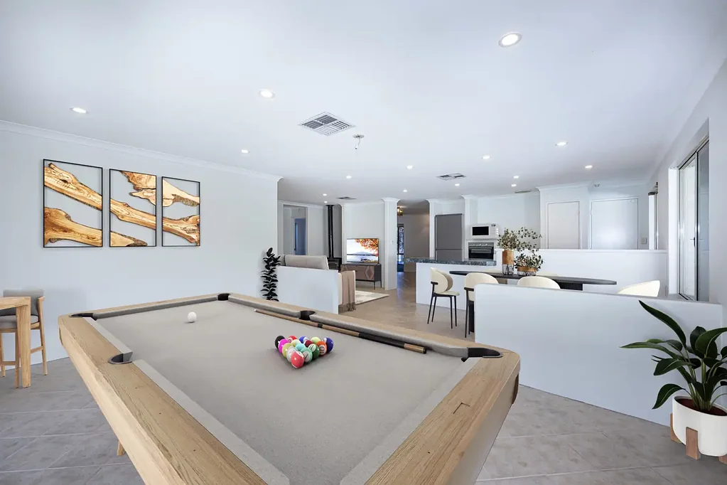 Seville Grove 4બેડરૂમ Deluxe Family Living on a Generous 700sqm Block - Room for the Caravan or Boat