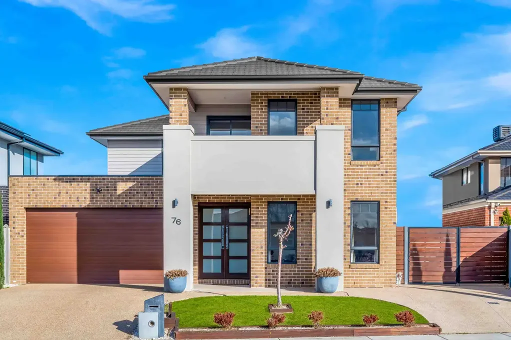 Spacious Double-Storey Family Home with 2 Ensuites and Extra Parking