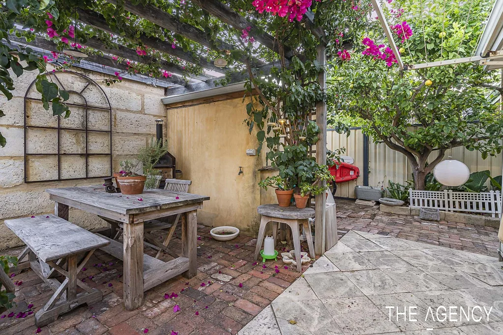 1A Grigg Place, Hilton, WA 6163