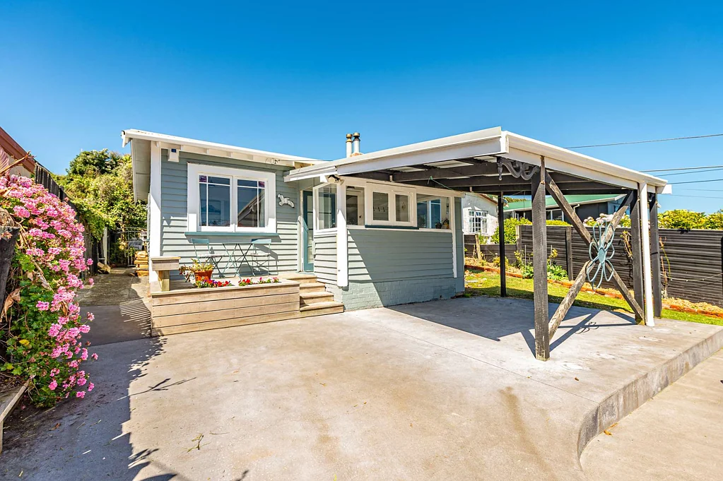 Castlecliff 2 Bedroom Character cottage coastal hideaway