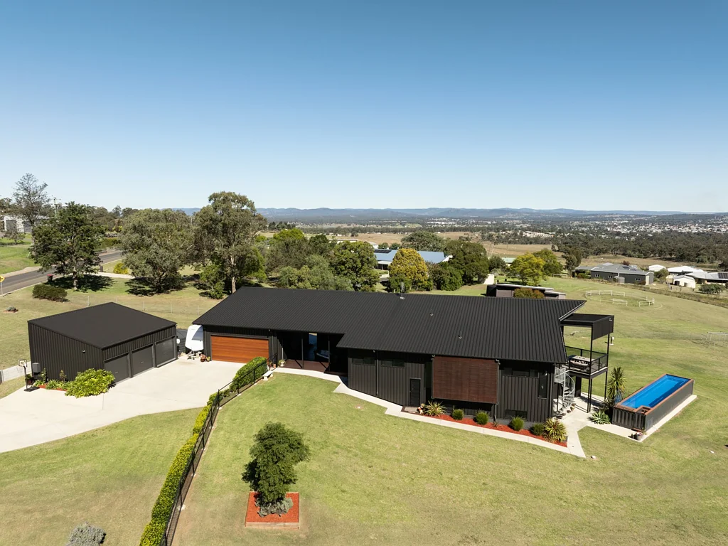 Sladevale 4침실 ARCHITECTURALLY DESIGNED, BOLD, MOODY, STUNNING, a MONUMENTAL LIFESTYLE