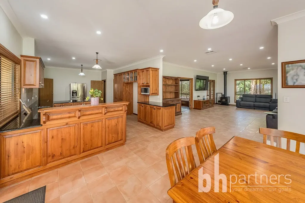 Berri 4部屋 Country Living with Pool, Huge Shed & Expansive Family Home
