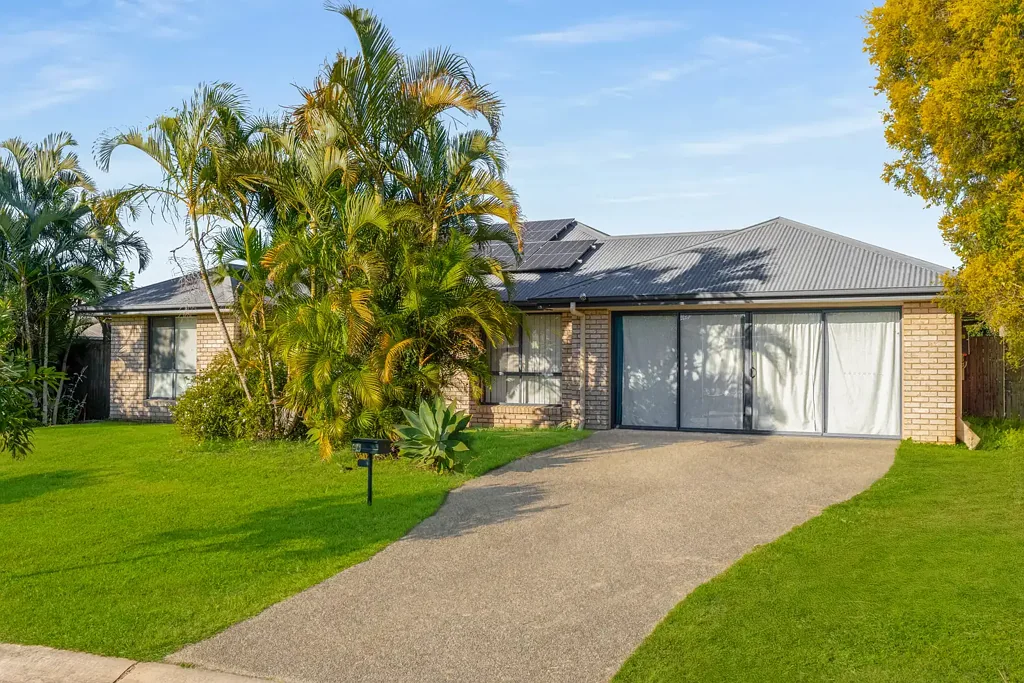 Crestmead 4Zimmer Modern Comfort Meets Extra Living Space - Rumpus room + Big Backyard!