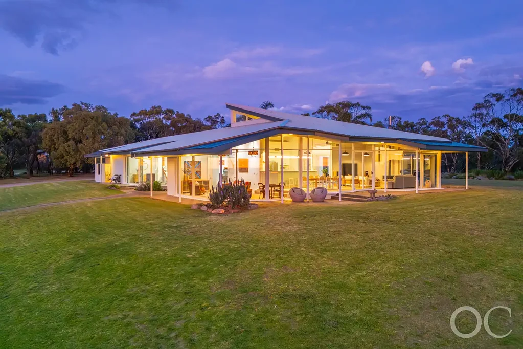 Waitpinga 4બેડરૂમ Open the Door to a Prestige 5-Acre Lifestyle Property With Spectacular Ocean Views