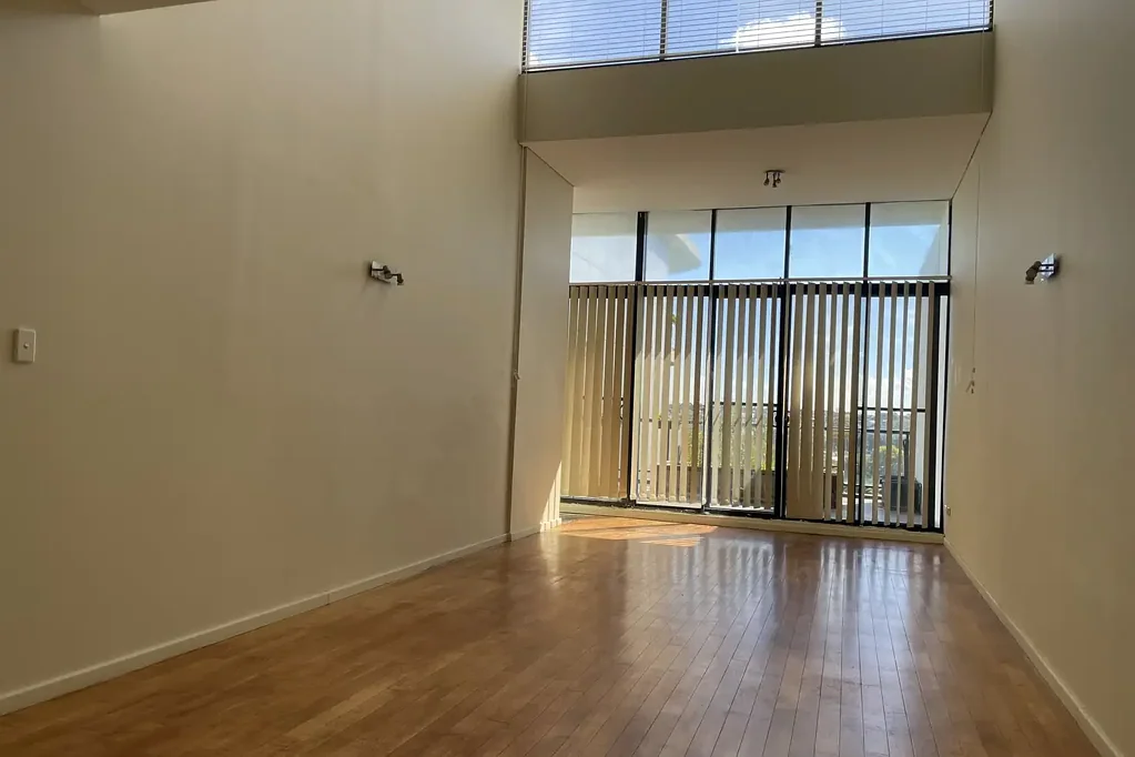 PENTHOUSE , 3 Bedrooms , 3 MASSIVE BALCONIES