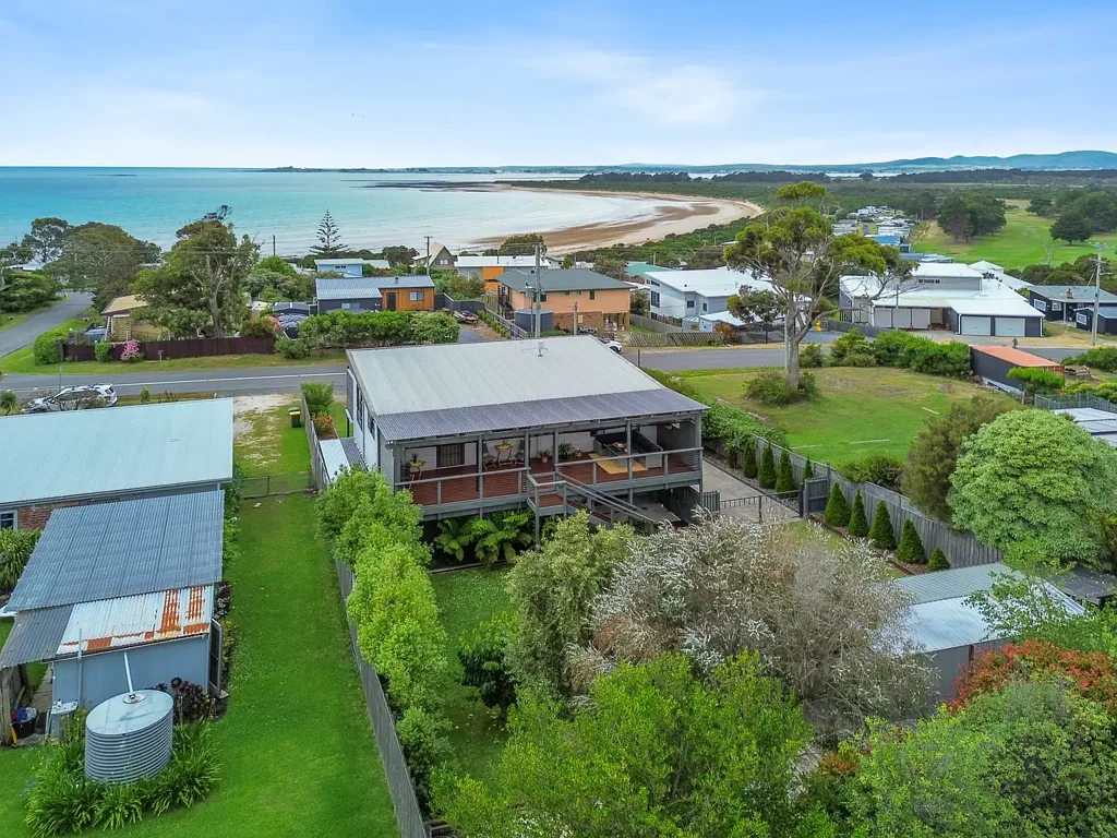 Greens Beach 4 Bedroom Coastal Living at 19 Top Road, Greens Beach