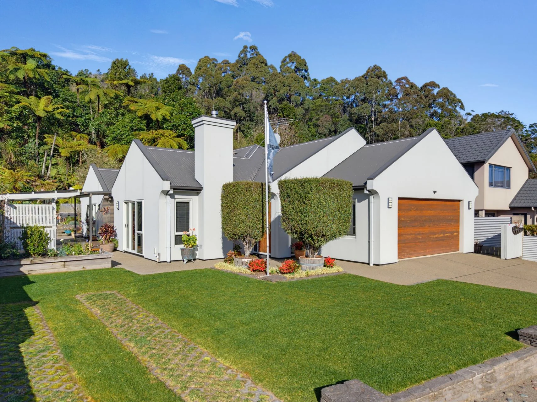 Whakatane 3 Slaapkamer Put Indoor-Outdoor Living on Your List