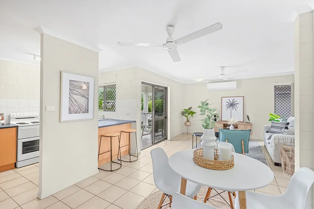 TIDY TWO-BEDROOM UNIT IN PRIME LOCATION