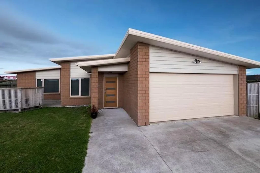 County Drive, Hawera