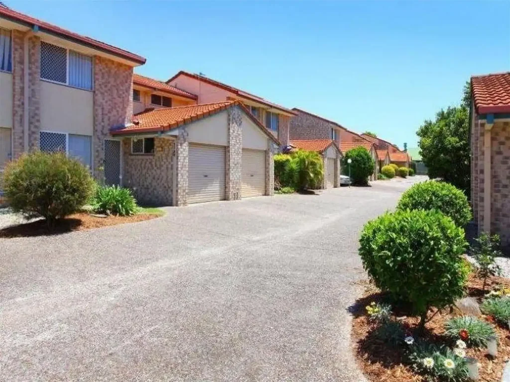 Great Location, 2 Bed Affordable Townhouse