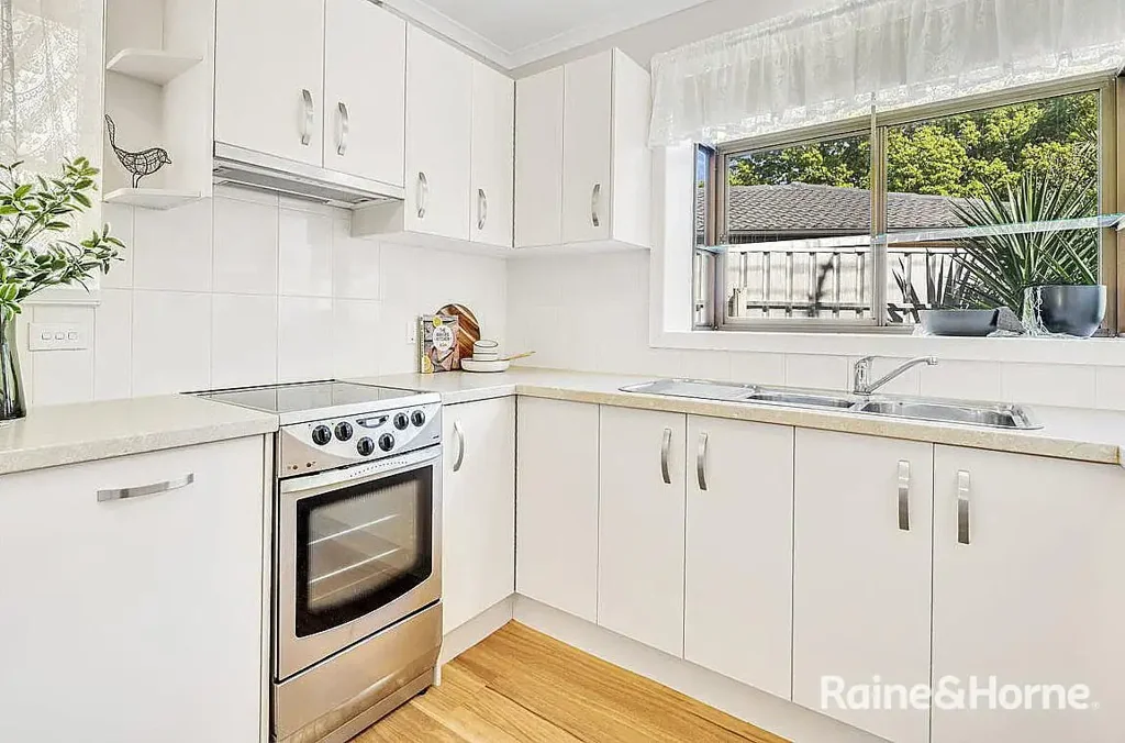 Morphett Vale 3房  An updated, neat home on a FULL-SIZE block