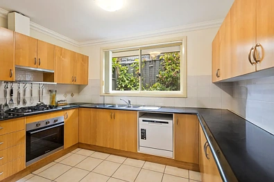 2/36 Bridge Street, Coniston, NSW 2500, 3房, 2浴, Townhouse