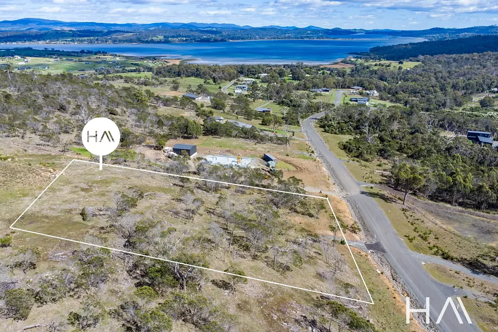 Swan Bay  Acreage with Stunning Views – 1.05ha Allotment