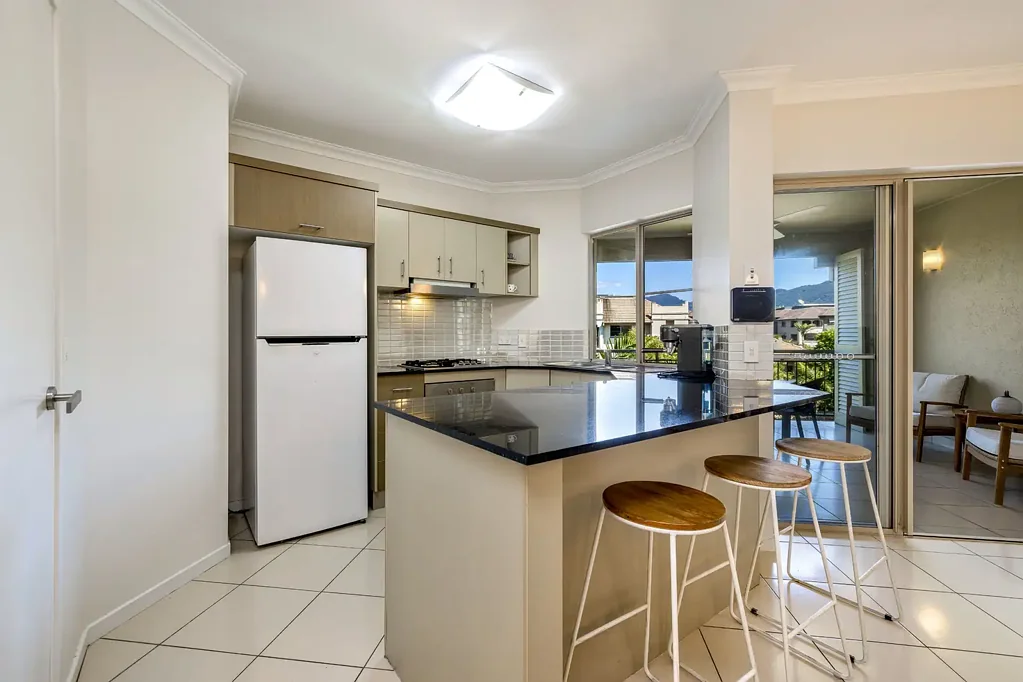 Westcourt 2Habitaciones TOP FLOOR LOCATION, 2 CAR SPACES ON TITLE, EXTRA LARGE STORAGE