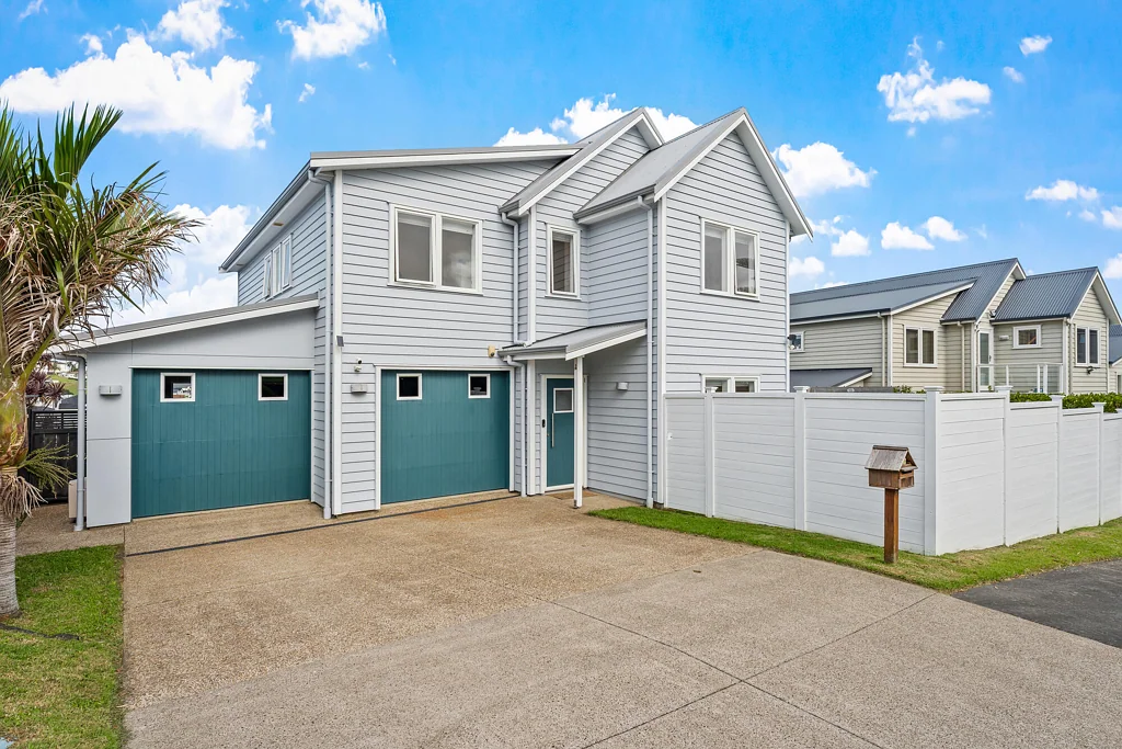 Gulf Harbour 5 Slaapkamer Hot Value for a Whole Lot of House!