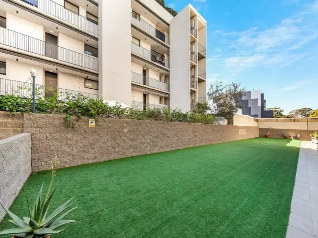 Alexandria 2 Bedroom Priced to sell, perfect for pets