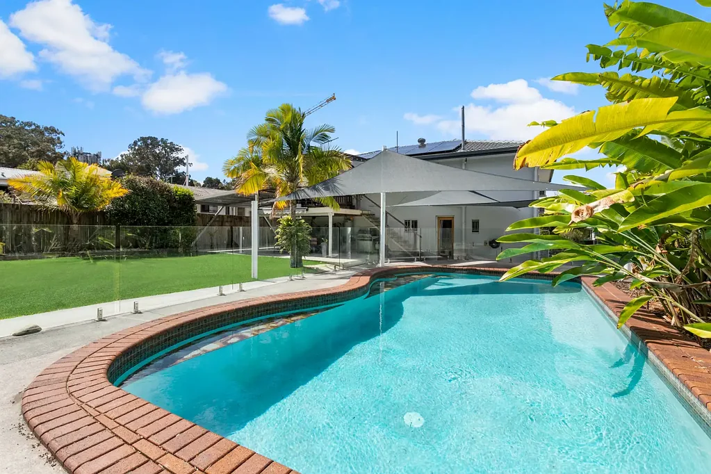 Deception Bay 3Kwarto Coastal Living with a Pool & Dual Living Potential