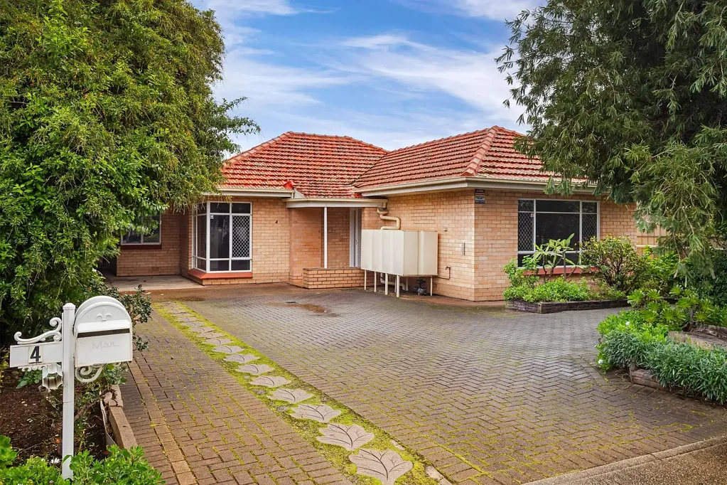 Mitchell Park 3ห้องนอน A solid, near-sea start with 700+ square metres of pure possibility...