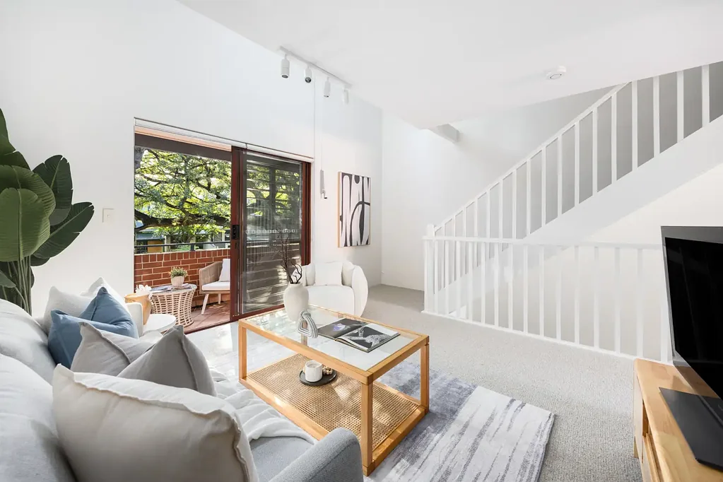 Waterloo 1房 Kensington Mews私享公寓 绿意阳台 燃气厨房 游泳池SPA 停车位 便捷交通 FRESHLY UPDATED TOWNHOUSE STYLE ONE-BEDROOM APARTMENT