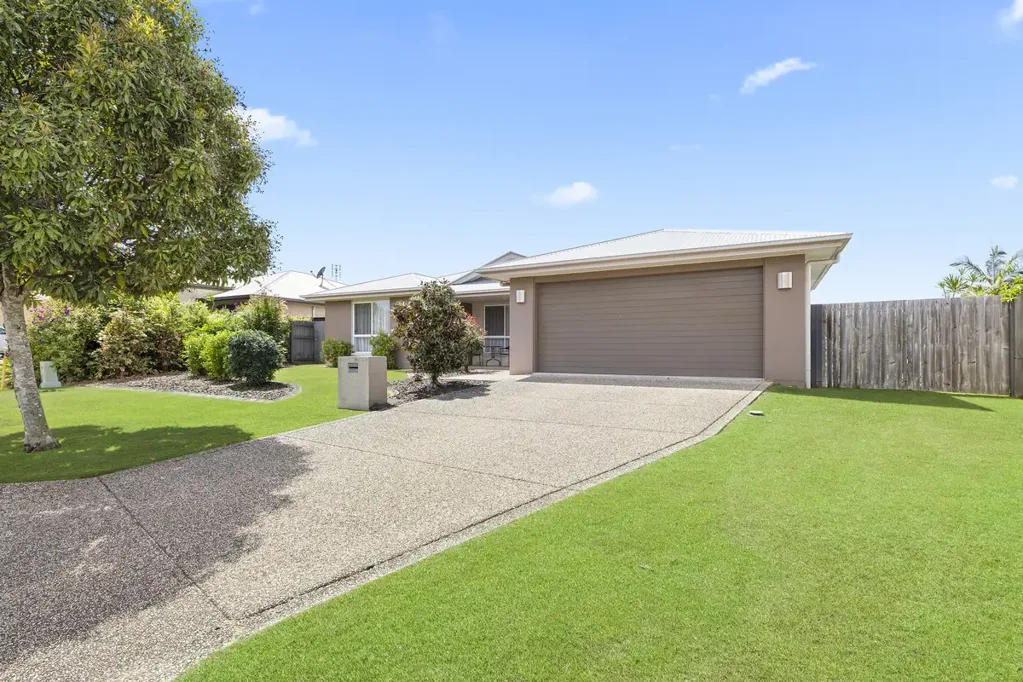 Caloundra West 4ਬੈੱਡਰੂਮ Caloundra West Gem – Dream Family Home just 10 Minutes to the Beach!