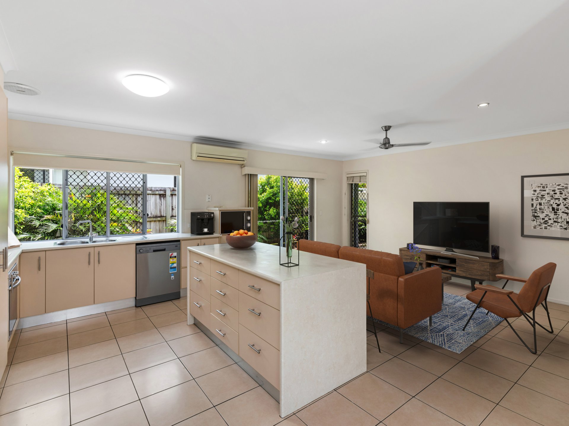 60 RAWSON ST, CALOUNDRA WEST QLD 4551, 0 habitaciones, 0 baños, House