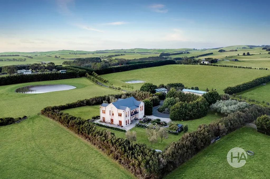 Kilcunda 5 Bedroom Toad Hall Farm - Prestigious Bass Coast Homestead