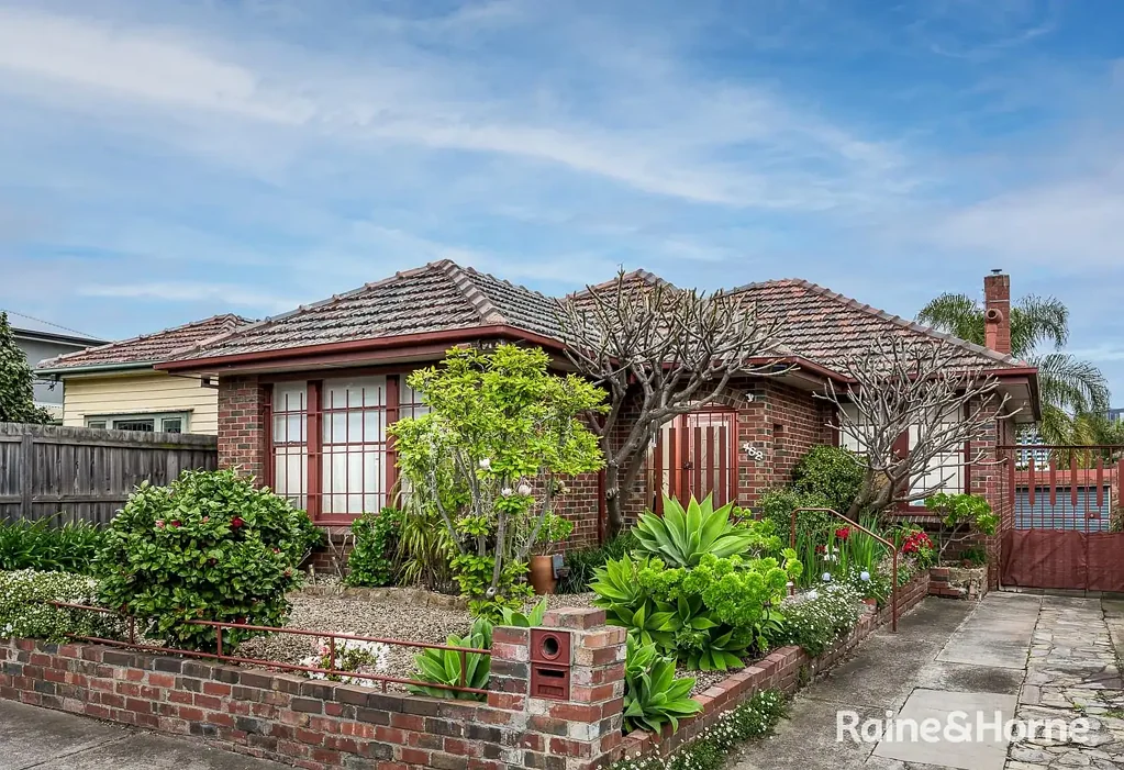 Brunswick West 3침실 Priced to Sell - Art-Deco Gem with Amazing Views