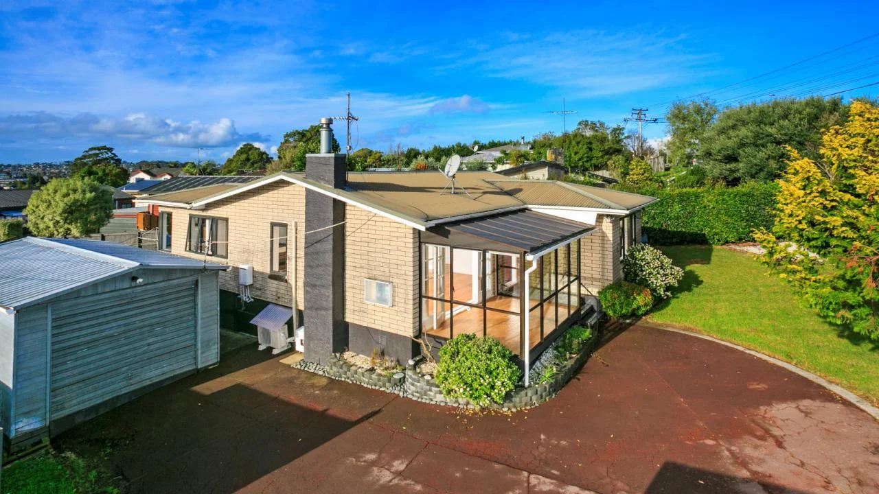 Sunny Three bedroom Home in Totara Vale