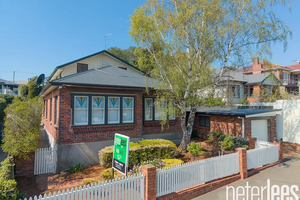 East Launceston 5બેડરૂમ Spacious Character Living in Sought-After East Launceston