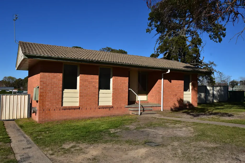 Orange 3Zimmer Excellent Value for First Home Buyers or Investors.
