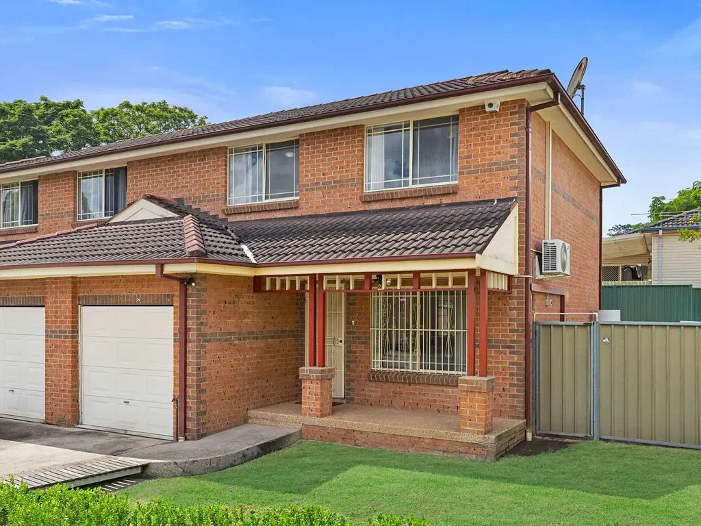 Wentworthville 3침실 Duplex Living in a Quiet Cul-de-Sac