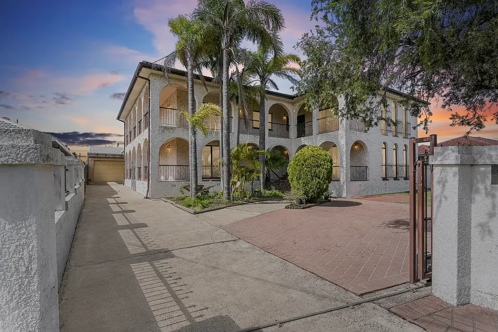 Moorebank 6 Bedroom A Family Legacy with Endless Potential!!