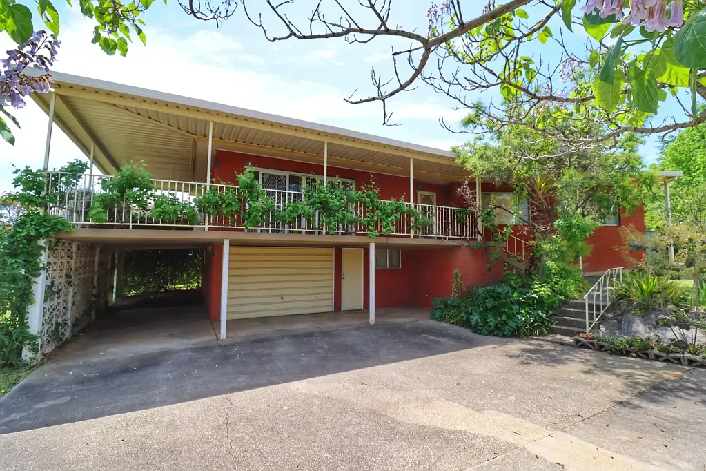 Cowra 3ਬੈੱਡਰੂਮ Views of Cowra from Stylish North Cowra Home