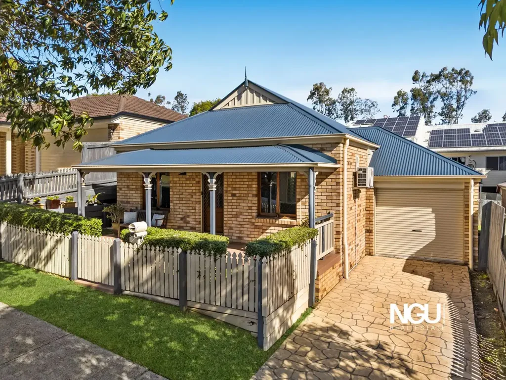 Springfield Lakes 3 Bedroom Charming Cottage in the Heart of Springfield Lakes!