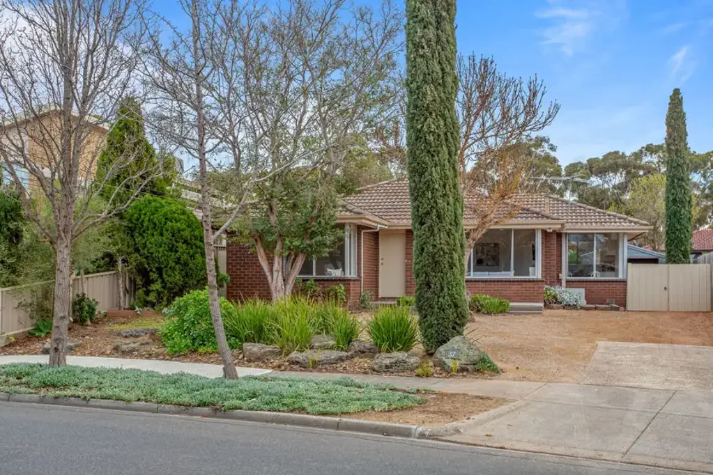 37 Fisher Grove, Tullamarine, VIC 3043