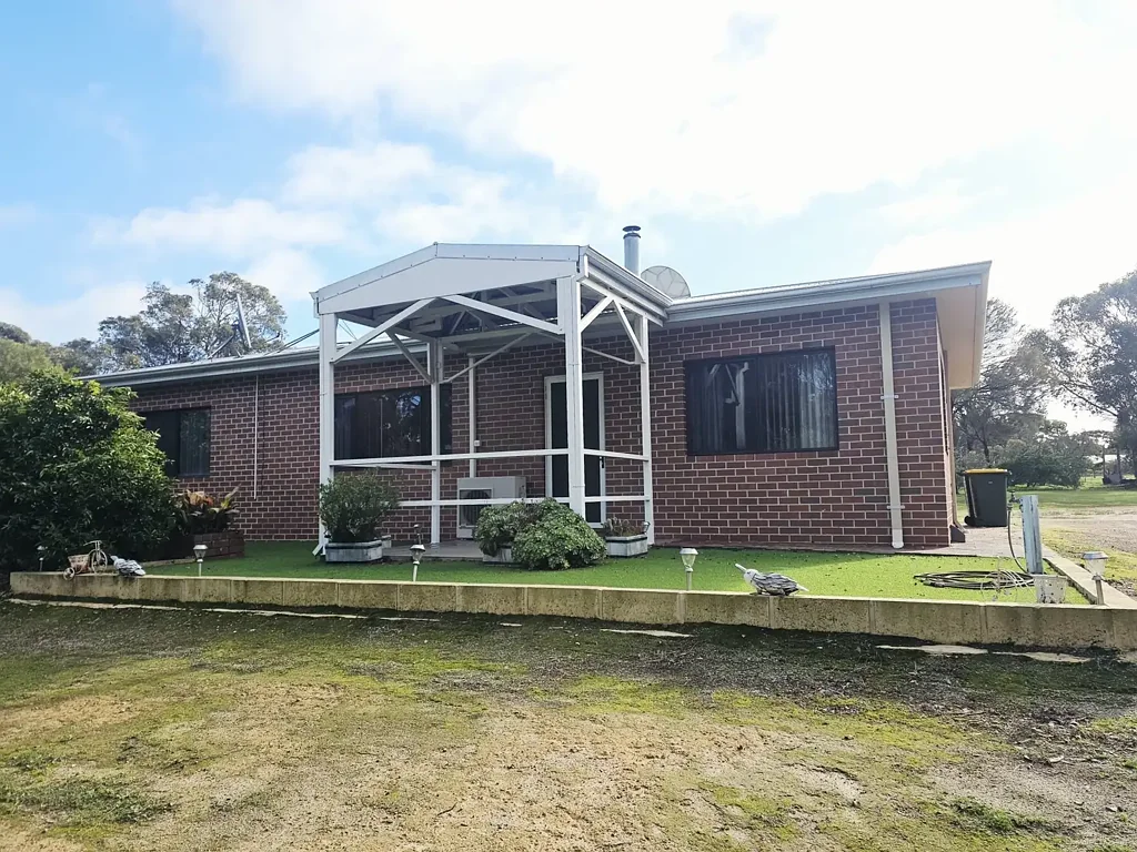 Woodanilling 3 Bedroom For Sale – Comfortable Country Living on 3,240m² Block