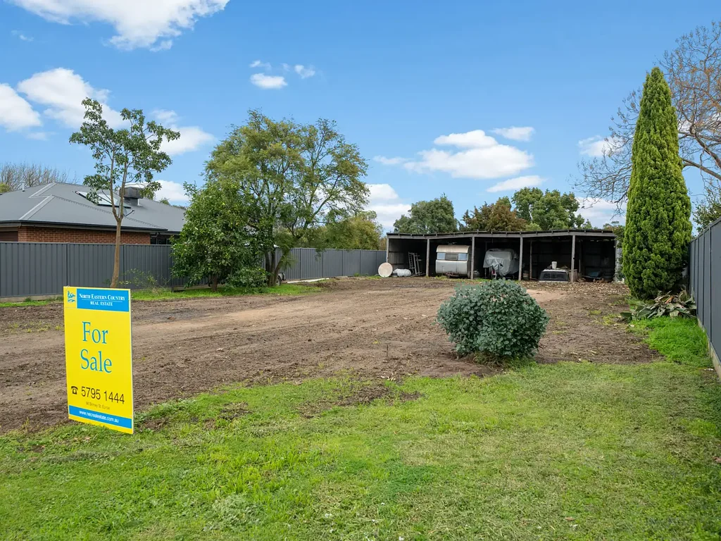 Euroa Great Opportunity - 756m2 - Building Block - Handy Bay Shed
