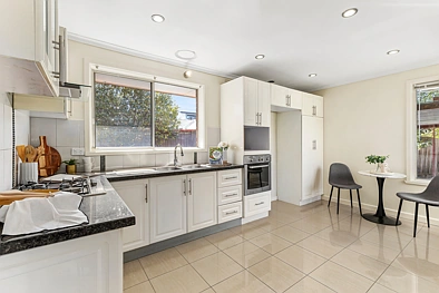 17 Risdon Drive, Notting Hill, VIC 3168, 3 રૂમ, 2 બાથરૂમ, House