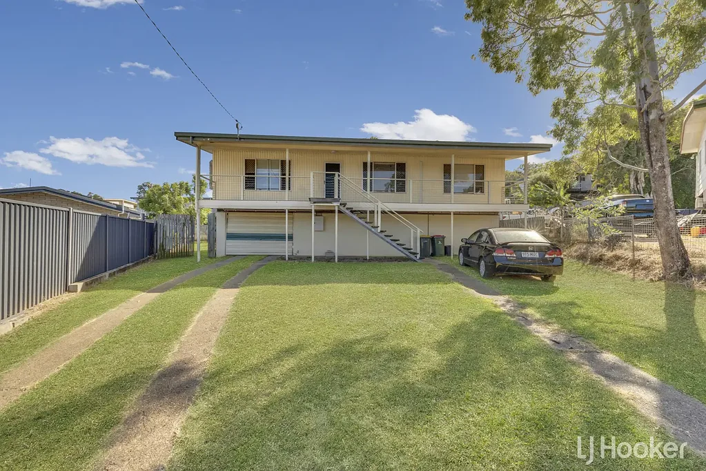 West Gladstone 3غرفة نوم Renovator's Opportunity in Central Cul-de-Sac