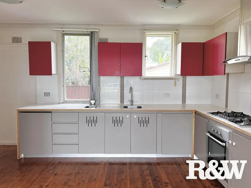 Floorboards throughout, & water usage included