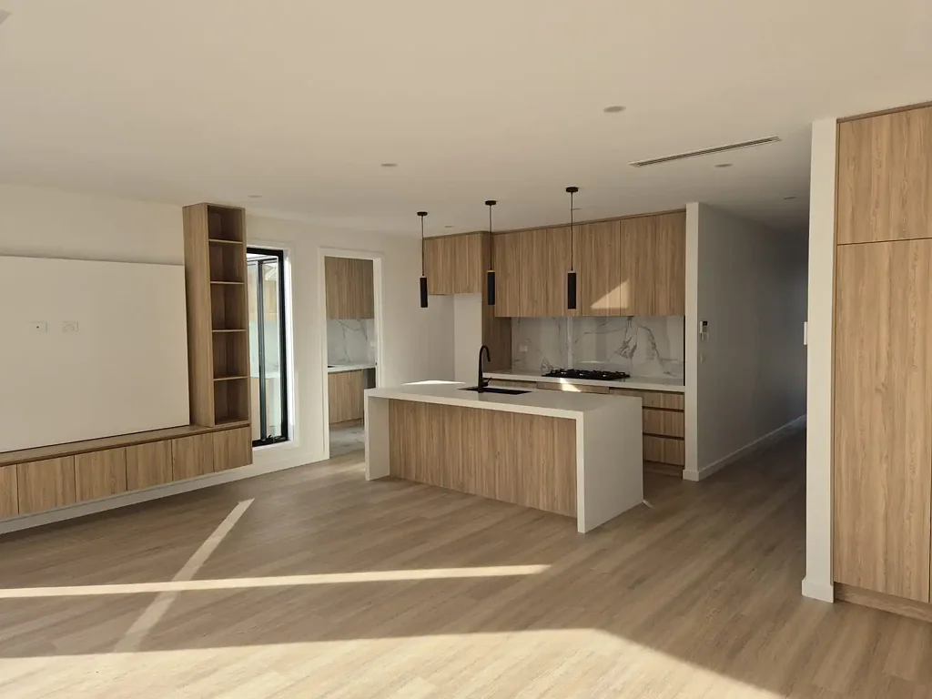 Brand New 4-Bedroom Family Home for Rent - Mickleham